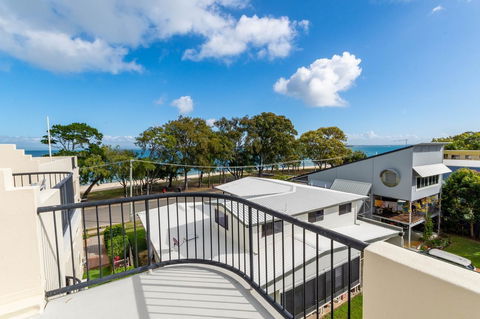 Waterfront Views From Private Rooftop Balcony - Bayview South Esp, Bongaree - Accommodation Australia 6