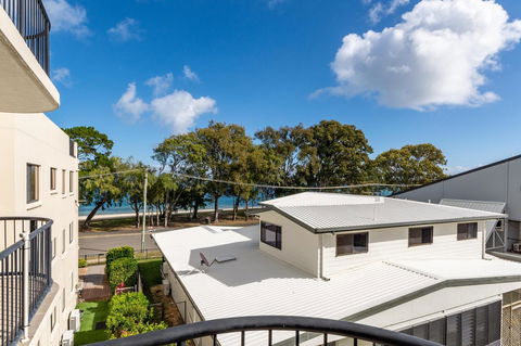 Waterfront Views From Private Rooftop Balcony - Bayview South Esp, Bongaree - Accommodation Australia 16