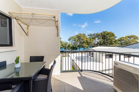 Waterfront Views From Private Rooftop Balcony - Bayview South Esp, Bongaree - Accommodation Australia 17