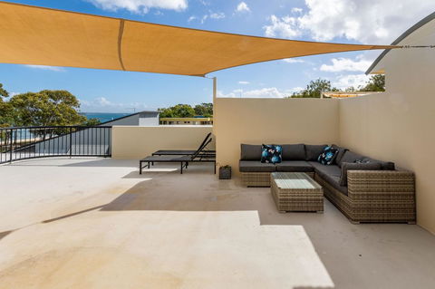 Waterfront Views From Private Rooftop Balcony - Bayview South Esp, Bongaree - Accommodation Australia 13