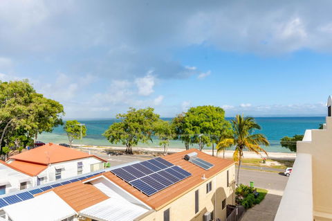 Waterfront Views From Private Rooftop Balcony - Bayview South Esp, Bongaree - Accommodation Australia 5