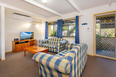 Pet Friendly Cottage In The Heart Of Bribie - Wirraway St, Bongaree - Accommodation Australia 0