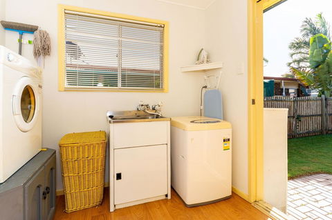 Pet Friendly Cottage In The Heart Of Bribie - Wirraway St, Bongaree - Accommodation Australia 17