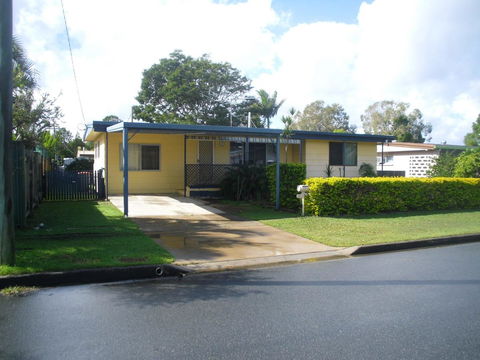 Pet Friendly Cottage In The Heart Of Bribie - Wirraway St, Bongaree - Accommodation Australia 15