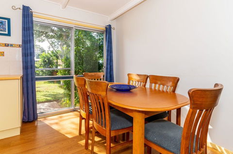 Pet Friendly Cottage In The Heart Of Bribie - Wirraway St, Bongaree - Accommodation Australia 1