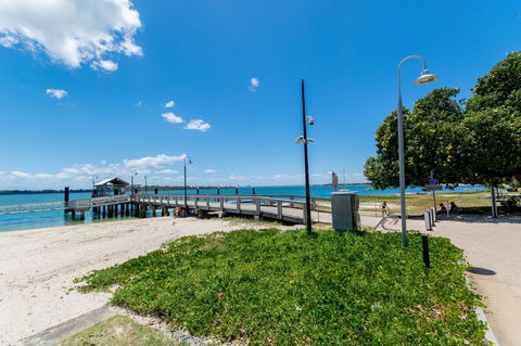 Waterfront Retreat With Room For A Boat - Welsby Pde, Bongaree - Accommodation Australia 4