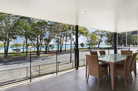 Waterfront Retreat With Room For A Boat - Welsby Pde, Bongaree - Accommodation Australia 5