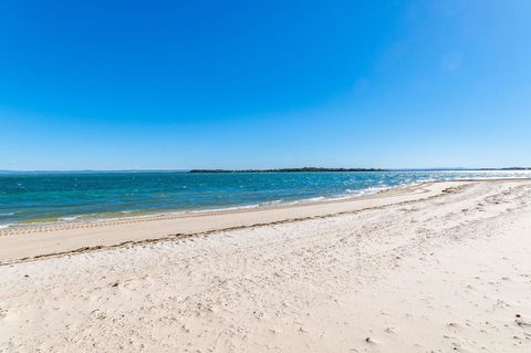 Great Views, Ground Floor Unit Clearview Apartments South Esplande, Bongaree - Accommodation Australia 9