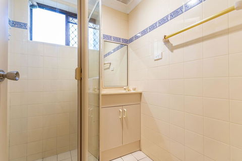 Great Views, Ground Floor Unit Clearview Apartments South Esplande, Bongaree - Accommodation Australia 8