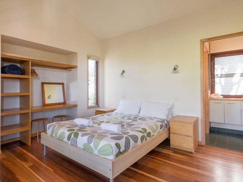 Laguna House - Accommodation Australia 6