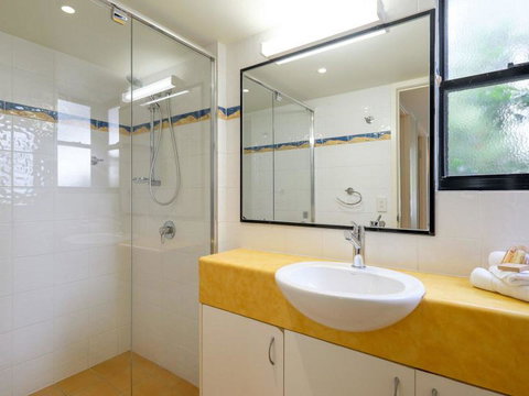 Mooloomba Five - Australia Shopping 2