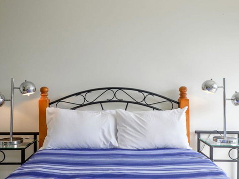 Mooloomba Five - Australia Shopping 17