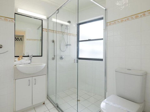 Mooloomba Five - Australia Shopping 5