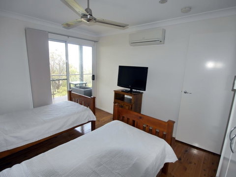 Blue Water Views 1 - Accommodation Australia 13