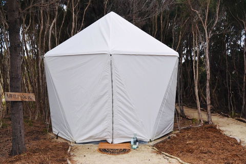 Flinders Island Glamping - Bed n Breakfasts 8