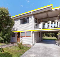 'Beach Break 1' 1/10 Lionel Street - upstairs unit with Aircon - Accommodation Australia