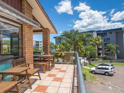 'COLUMBIA VIEWS', 2/9 COLUMBIA CLOSE - AIRCON, WIFI, NETFLIX, VIEWS & BOAT PARKING - Accommodation Australia 1