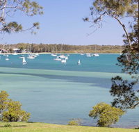 'Corlette Waterfront' 2/44 Danalene Parade - Waterfront Luxury WIFI Aircon Boat Parking - Accommodation Australia
