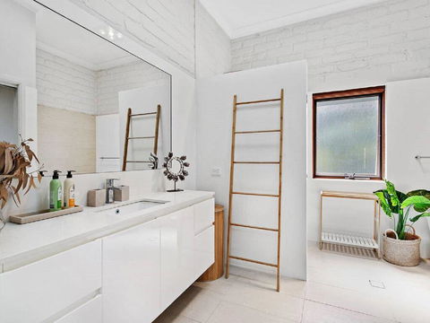 'Nunkeri', 5 Kerrie Close - Stunning House With Fabulous Views, Linen, WIFI & Air Conditioning - Accommodation Australia 3