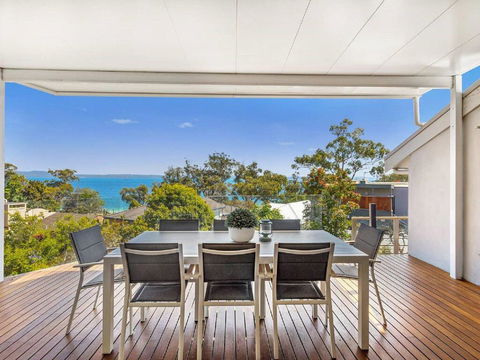 'Nunkeri', 5 Kerrie Close - Stunning House With Fabulous Views, Linen, WIFI & Air Conditioning - Accommodation Australia 0