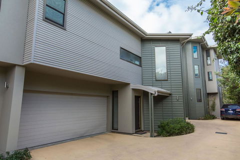 'Rolling Waves 2' On Ocean Drive - Australia Shopping 1