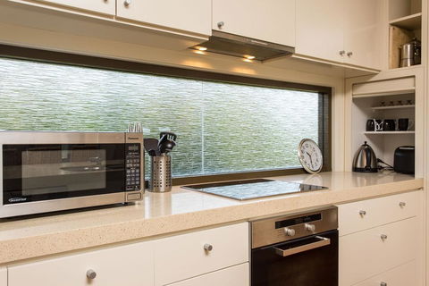 'Rolling Waves 2' On Ocean Drive - Australia Shopping 3