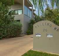 'Rolling Waves 2' on Ocean Drive - Accommodation Australia