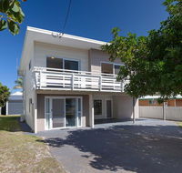 'SeaHaven' 2 Richardson Ave - Large home with Aircon Smart TV WIFI Netflix  Boat Parking - Accommodation Australia
