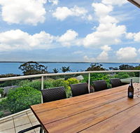 'The Bay' 25 Wallawa Rd - huge home with aircon spectacular views  chromecast - Accommodation Australia