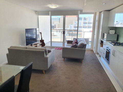 (just Listed) Bolton St 1br 350m Walk To Newcastle Beach +++ Wifi End Eand - Local Tourism 3