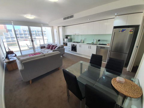 (just Listed) Bolton St 1br 350m Walk To Newcastle Beach +++ Wifi End Eand - Local Tourism 0