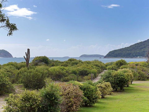 1 'Intrepid', 3 Intrepid Close - Amazing Views Of Shoal Bay, Only 100m From The Beach - Accommodation Australia 2