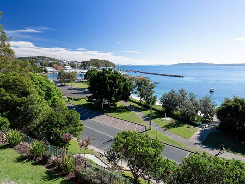 1 'Kiah', 53 Victoria Parade - Stunning Views, Wifi, Aircon, Just Across The Road To The Water - Accommodation Australia 0