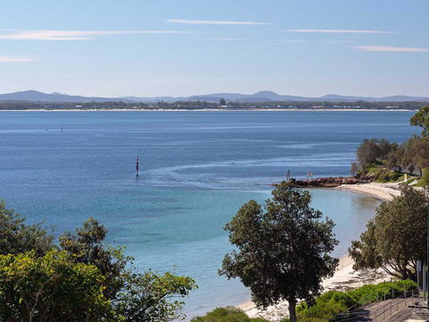 1 'Kiah', 53 Victoria Parade - Stunning Views, Wifi, Aircon, Just Across The Road To The Water - Accommodation Australia 3