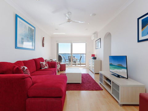 1 'Kiah', 53 Victoria Parade - Stunning Views, Wifi, Aircon, Just Across The Road To The Water - Accommodation Australia 1