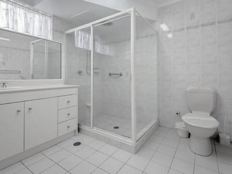 1 'Laman Lodge', 15 Laman Street - Stunning Air Conditioned Unit With Water Views And WIFI - Local Tourism 1