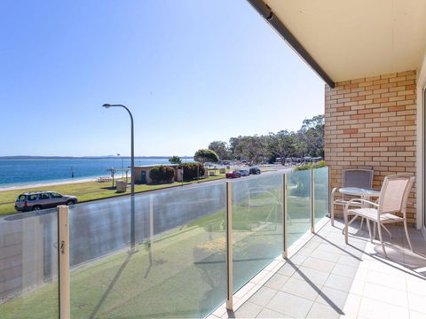 1 'Little Hut', 20 Kurrawa Close - Spectacular Water Views, NBN & Air Conditioned - Accommodation Australia 0