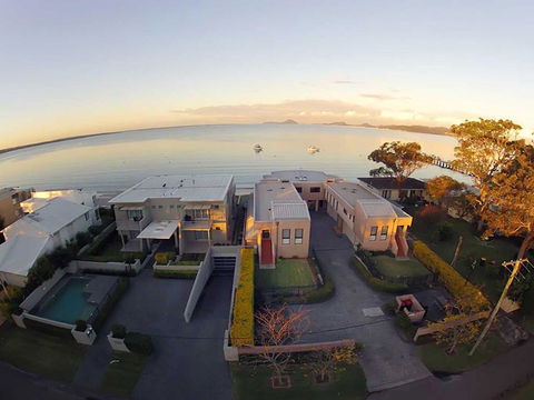 1 'Seaside Splendour' 137 Soldiers Point Road - Beautiful Unit On The Waterfront - Accommodation Australia 0