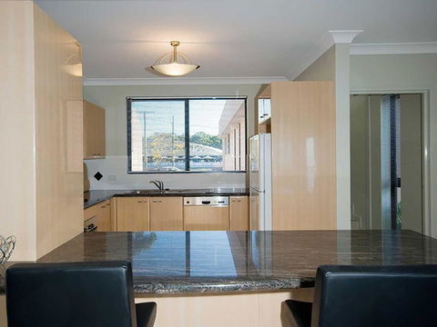 1 'Seaside Splendour' 137 Soldiers Point Road - Beautiful Unit On The Waterfront - Accommodation Australia 3