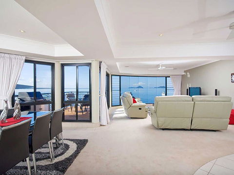 1 'Seaside Splendour' 137 Soldiers Point Road - Beautiful Unit On The Waterfront - Accommodation Australia 1
