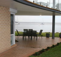 1 'The Clippers' 131 Soldiers Point Road - fabulous waterfront unit - Accommodation Australia