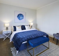 1 Bdrm Top Floor Apt With Sunroom - Accommodation Australia