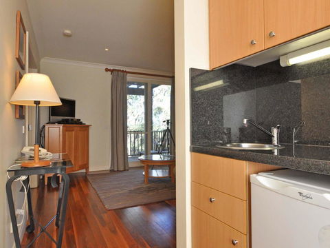 1 Bedroom Executive Villa Located Within Cypress Lakes - Accommodation Australia 2