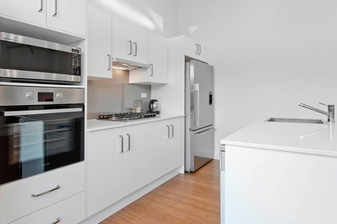 1 Bedroom Sydney Beach Studio - Australia Shopping 3