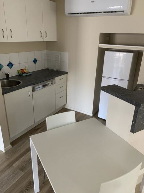 1 Bedroom Unit In 4 Star Tropical Resort In Noosaville - Australia Shopping 2