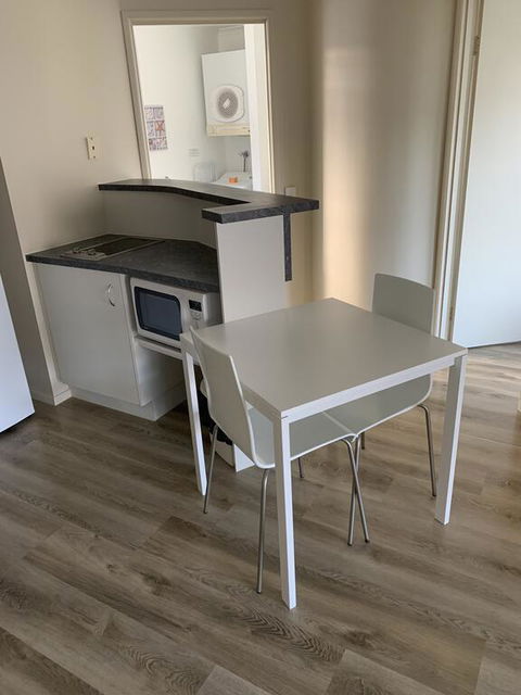 1 Bedroom Unit In 4 Star Tropical Resort In Noosaville - Australia Shopping 1
