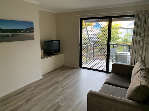 1 Bedroom Unit In 4 Star Tropical Resort In Noosaville - Australia Shopping 3