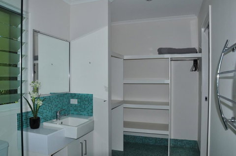 10 Double Island Drive - Modern Family Home, Centrally Located, Swimming Pool & Outdoor Area - Accommodation Australia 2