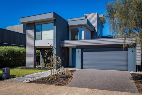 10 Sands Bvd - Accommodation Australia 1