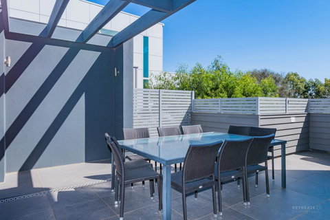 10 Sands Bvd - Accommodation Australia 3